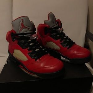 Jordan 5 raging bull  size 12